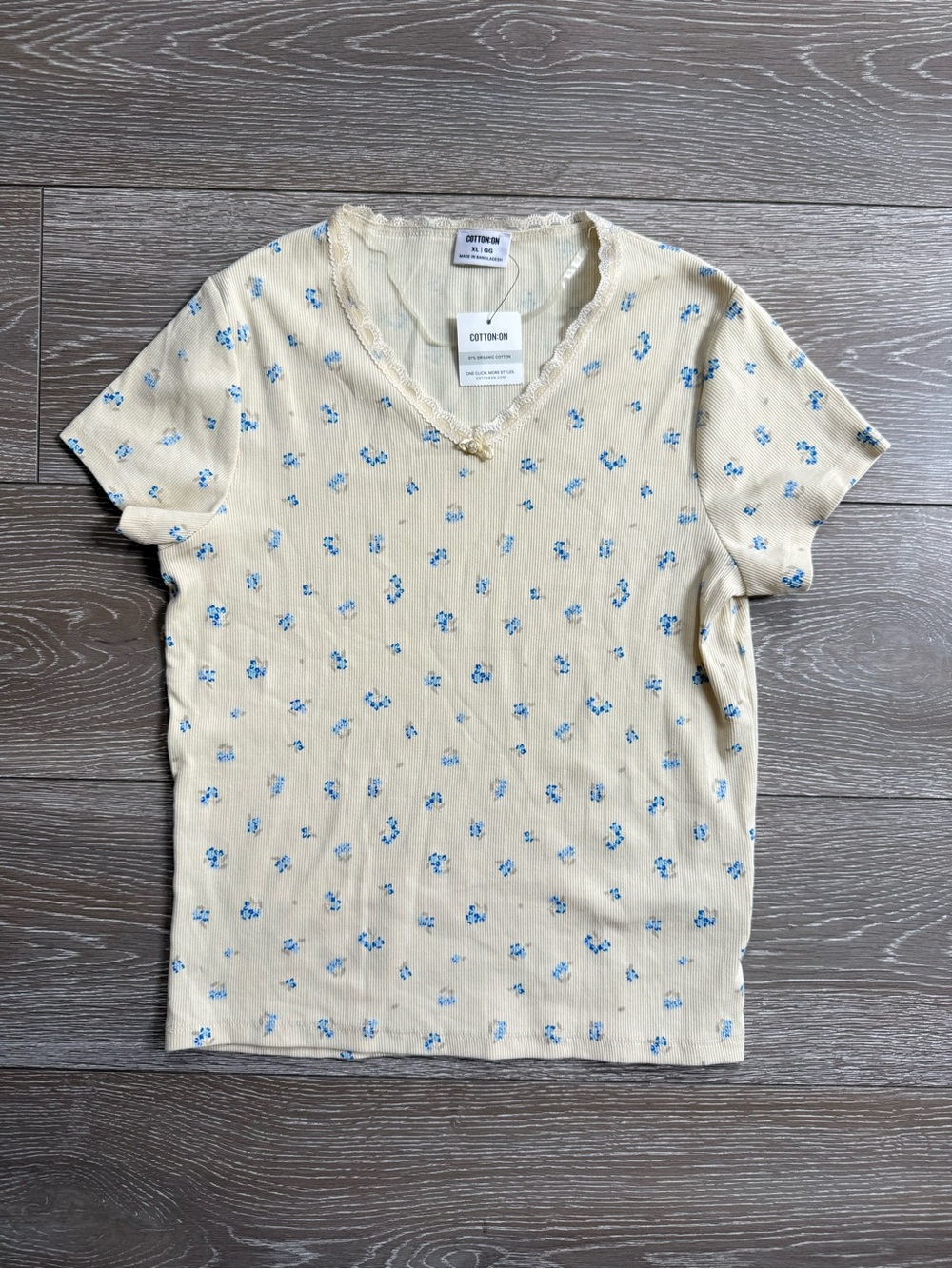 NWT Cotton On Cream Ribbed V-Neck Tee with Blue Floral Print XL